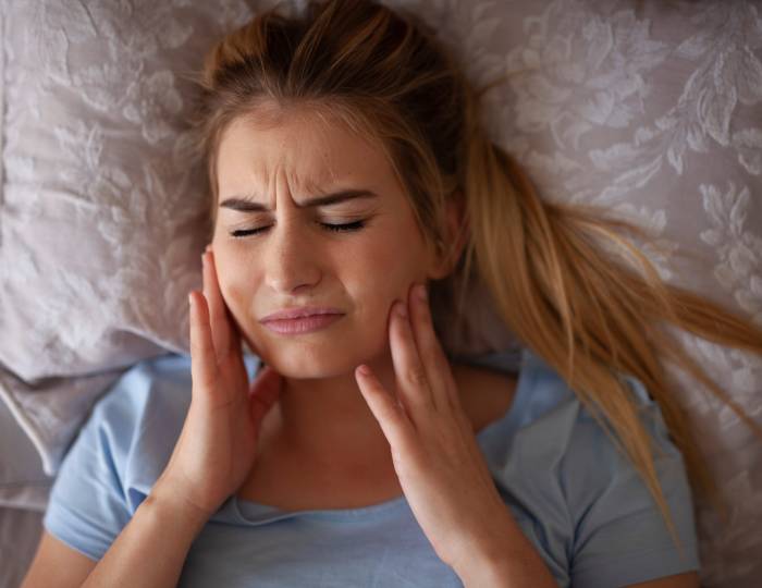 Jaw pain after waking up or sleeping, TMJ Bruxisum, teeth grindi